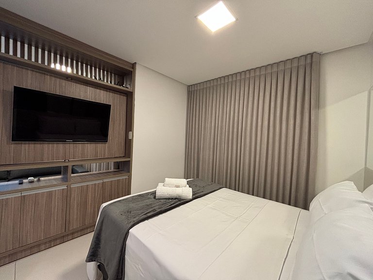 LUX26 - Flat Próx Órion Cozinha Completa com Varanda