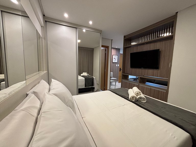 LUX26 - Flat Próx Órion Cozinha Completa com Varanda