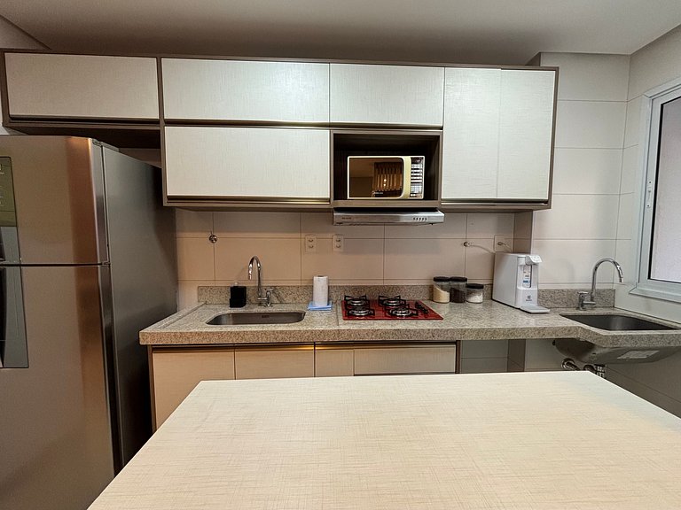 LUX26 - Flat Próx Órion Cozinha Completa com Varanda