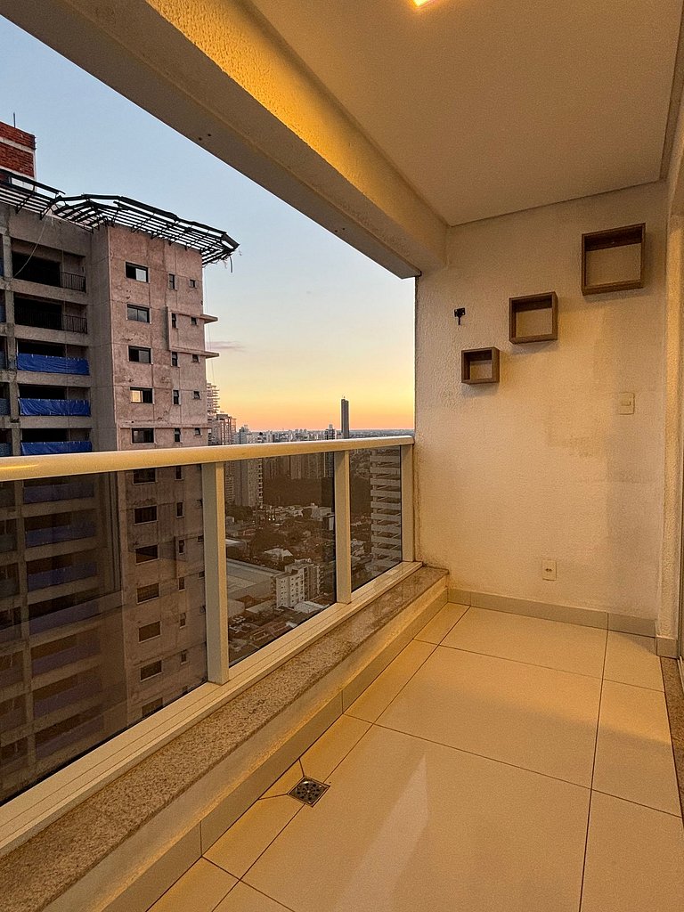 LUX26 - Flat Próx Órion Cozinha Completa com Varanda