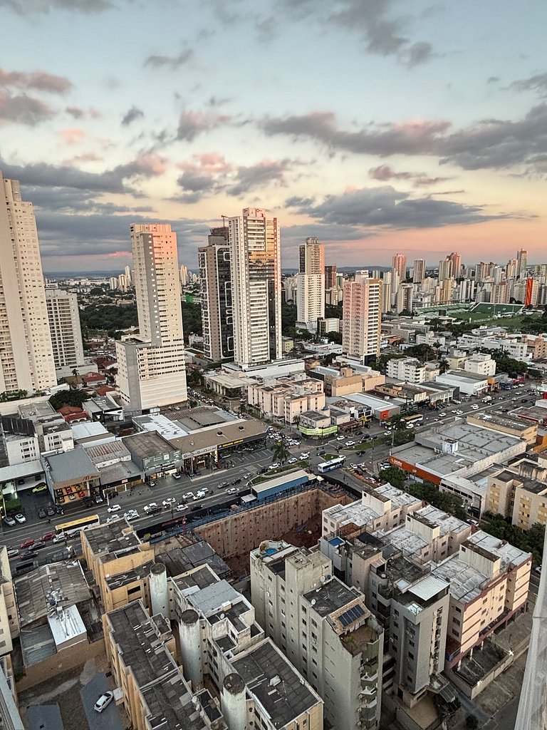 LUX26 - Flat Próx Órion Cozinha Completa com Varanda